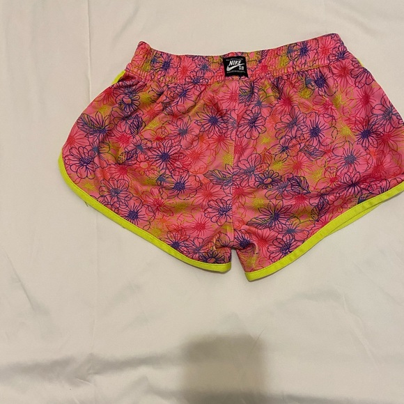 Nike shorts - Picture 2 of 4